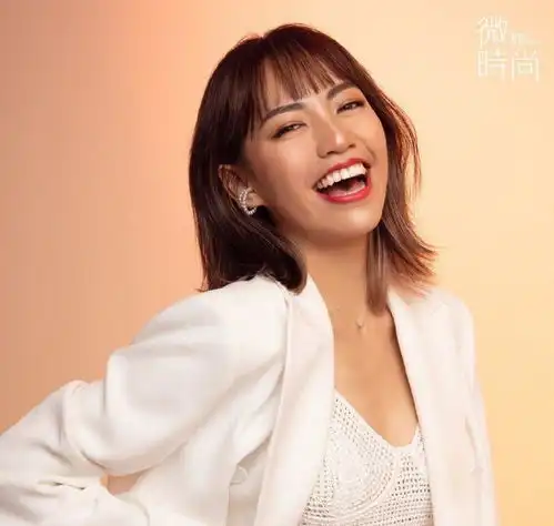 焦恩俊女儿气质太独特,黑皮浓妆太有欧美感,穿的衣服也挺大胆的