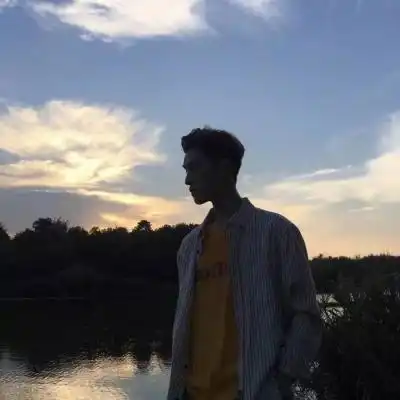 不像网图的男生照片头像