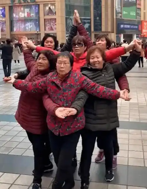 中华土味红到时尚圈了