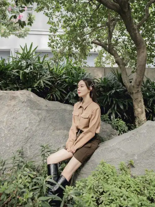不愧扮嫩女王,袁姗姗面包服美成十八,牛仔裤棒球帽成减龄神器