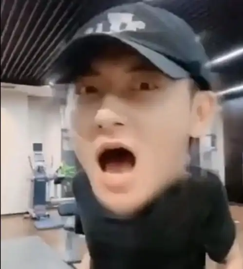 鹿晗黄子韬同框拍大头视频,看到镜子中的人后,确定还是好兄弟