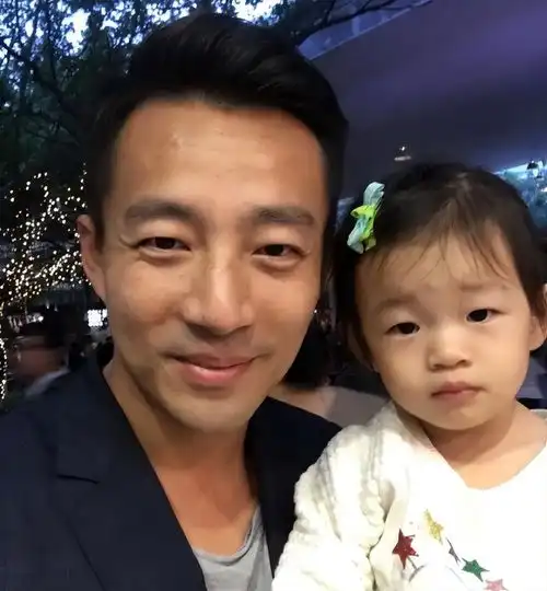 汪小菲斗不过大s的原因女儿哭求爸爸放过妈妈,他就不得不让步