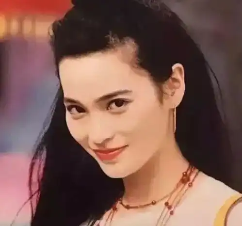 为嫁豪门,不惜与吴京分手,男友相继出家破产,如今是何现状