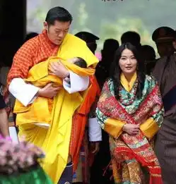 不丹王后和日本皇太子一家同框32岁王后太惊艳,两家小王子比萌