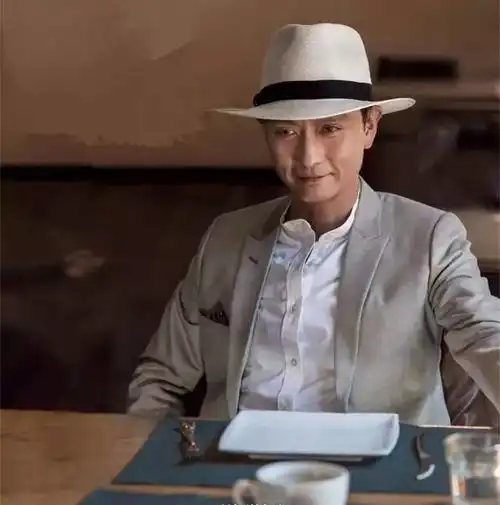 他是20年前击败张国荣的南海十三郎,毁容换肤后竟成了嗜血狂魔