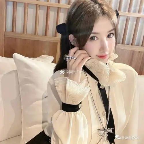 抖音最贵白富美香奈儿铺满房间,家里9座矿