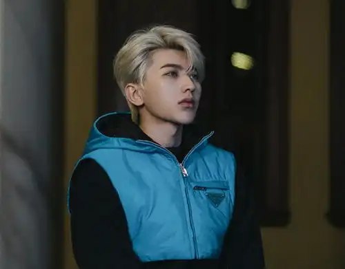 蔡徐坤突然更改头像,新介绍看哭女粉丝,含泪留言还是等到了