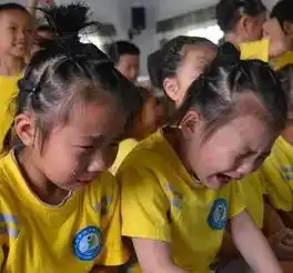 幼儿毕业季,孩子们都哭了幼师用爱融化了他们的童年
