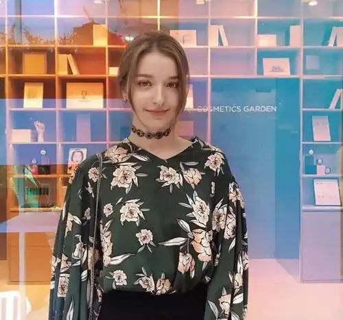 这个96年的俄罗斯小姐姐美出天际...看完感觉自己恋爱了