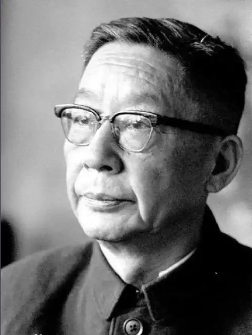 1966年,老舍投湖自尽前遭遇了啥被女作家恶毒冤枉后惨遭殴打