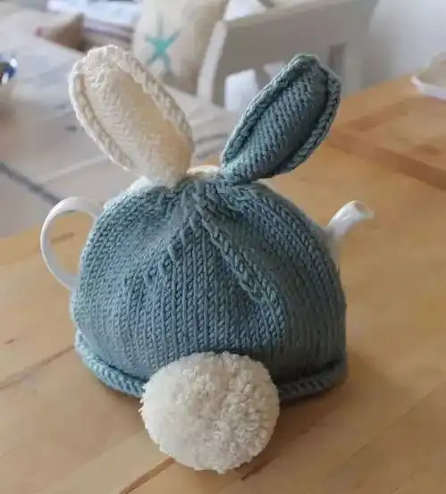 手工diy拆掉毛衣的线之后,给茶壶织件新衣吧
