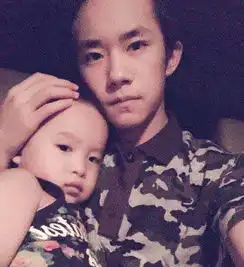 男神抱娃薛之谦啃孩子,吴亦凡爸爸力max,最后一个最暖