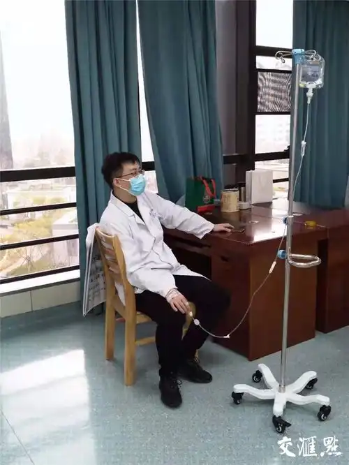 打着点滴坚守岗位,穿着尿不湿上发热门诊抗击疫情,南京频现最美瞬间