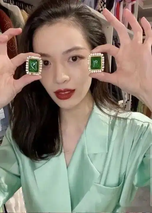 钟楚曦vlog晒超美复古耳饰,这波潮流你还不追