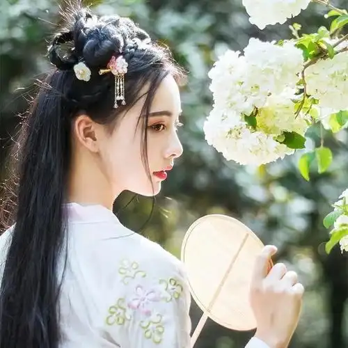 文艺古风唯美句子且拼春风一叹,还好,近日雨多