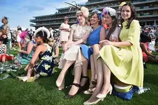 跟着女王看马会吧并不是在凑热闹蹭热度争奇斗艳high起来穿着要求上升到新高度