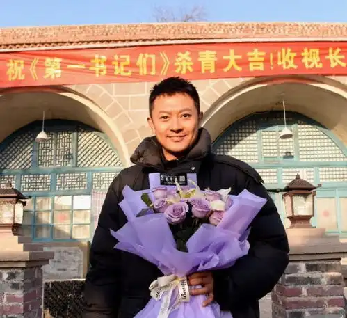 李晨印小天聚会李晨印小天深夜聚会,关系能缓和,受到的伤害呢