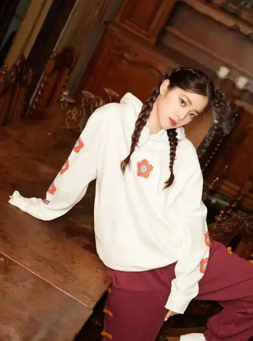 看欧阳娜娜如何解锁clot2021秋冬系列newdynasty