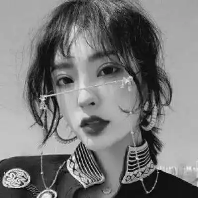 超高清美女黑白头像人一简单就快乐