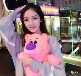 王思聪混在水军里跪舔她,这位撞脸景甜的网红不得了