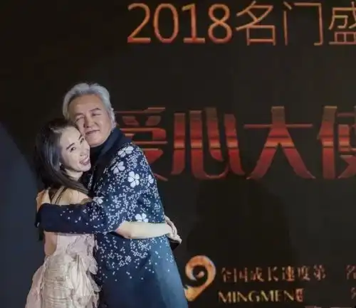 和林瑞阳拍亲密照的女人身份被扒,500万买别墅,还拿合照当头像