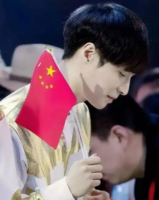 备受尊敬的明星,刘亦菲默默做公益,陈佩斯低调当老师