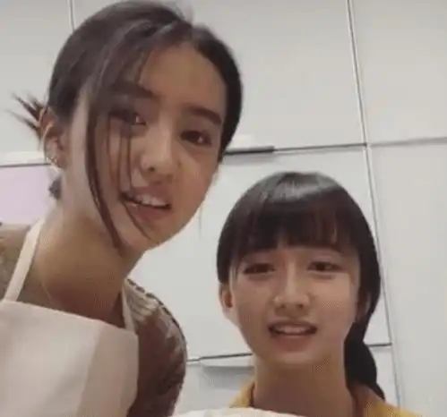 木村拓哉两个女儿直播,才洗白她两个女儿都长得丑的说法