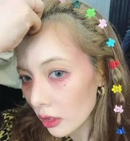 泫雅的病娇妆也太可怕了吧就这样还能好