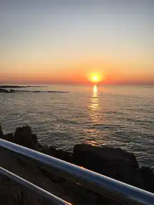 拥抱阳光朝着太阳升起的地方,一路奔跑,一路向前