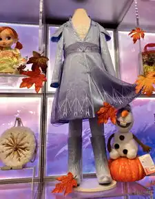 冰雪奇缘2公主服太美了你们姐妹俩在一起吧