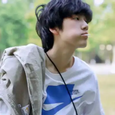 2023自然帅气男生头像