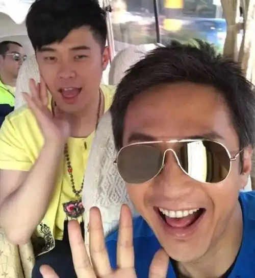 陈赫自拍搞怪照,合影搞怪照,自黑程度完全不忍直视