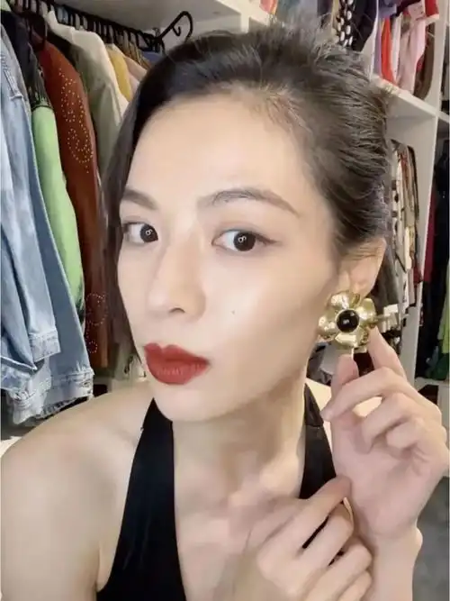 宝藏女孩钟楚曦,究竟你还有多少中古耳环是我不知道的