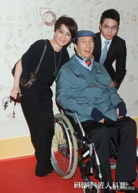 2020年,98岁的赌王何鸿燊,临终前,看着悲痛的...