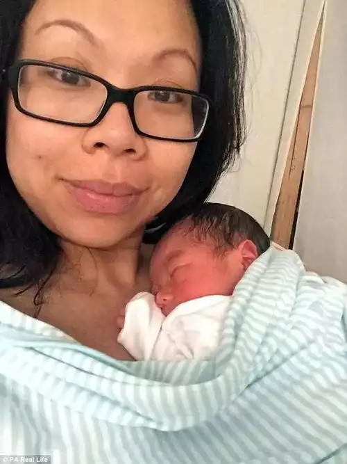 马来裔妈妈坐月子一个月不洗澡,老外骂翻了太恶心了你们太恶心了