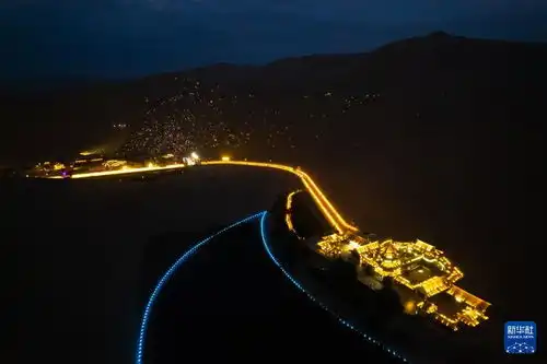 万人星空演唱会点亮鸣沙月泉