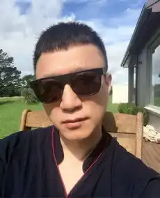 颜王又自拍孙红雷戴墨镜扮萌被赞少女雷