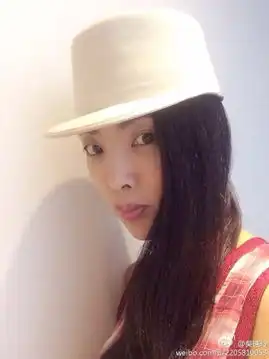 曹格老婆私房照曝光时尚辣妈一枚