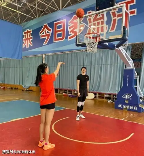 大长腿眷侣的爱情,你羡慕了没有未来核心内线已被冠希家预定了