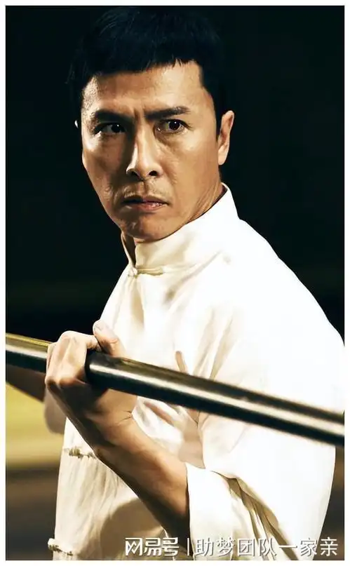 武打巨星甄子丹,曾教导李连杰功夫,却在感情上屡屡碰壁