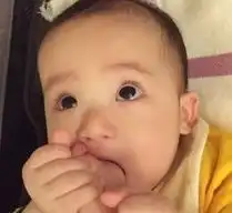 爸爸姓毒,爷爷给孙子取名字,上户口时工作人员大呼第一次见
