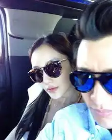 李小璐贾乃亮赌城晒自拍豪车酒庄全曝光