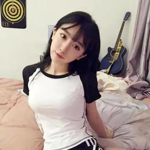 呆妹儿拼了小团团口罩露脸后怒晒泳装照,网友p得太过分了吧