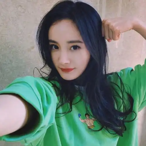 迪丽热巴向蔡徐坤道歉,但仍被质疑炒作,质疑之声此起彼伏