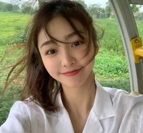 女生头像别总把自己弄的太狼狈,毕竟没人会替你解围