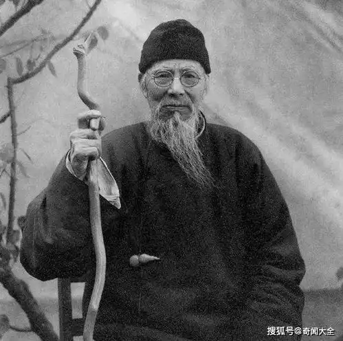 齐白石画一只雄鹰卖9890万,又画一只卖4.25亿,你看配字写的什么
