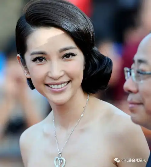 刘晓庆年轻时神似李冰冰,当年貌若天仙现却遭万人嫌弃