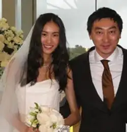 被冠希哥热吻抚摸的秦舒培竟未婚出轨其夫没离