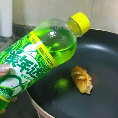 我做了一盘五颜六色的鸡翅,你们猜味道如何呢