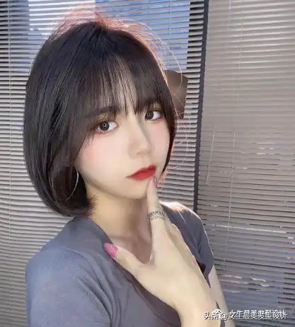 小个子的妹子想要在视觉上看起来更高,那就剪短发吧
